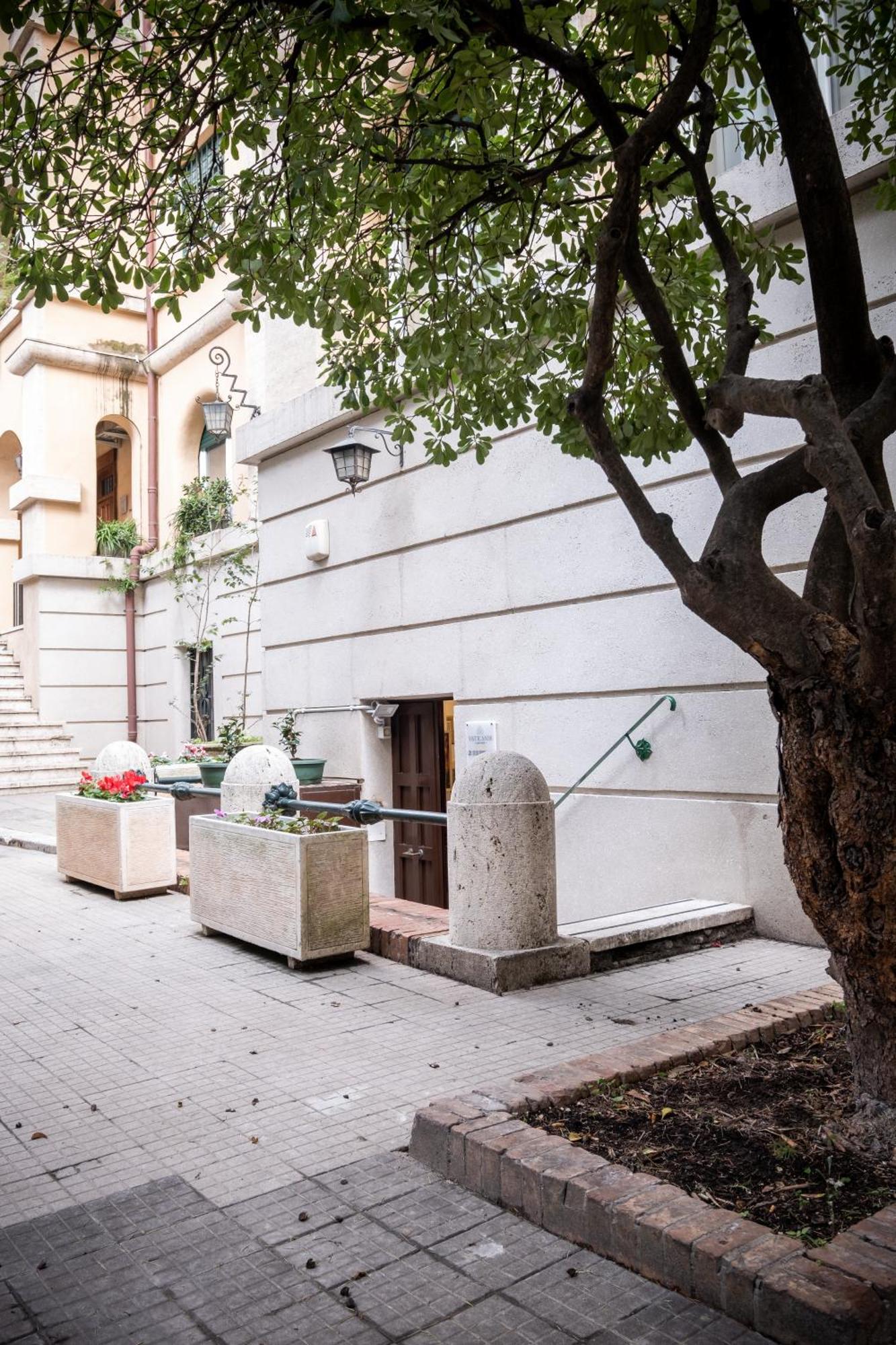 Vatican36 Guest House Рим Экстерьер фото